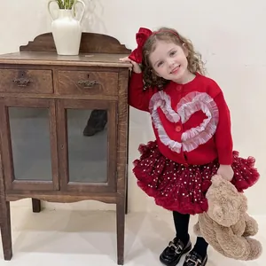 Mädchen Set mit rotem Herz-Cardigan und burgunderfarbenem Tutu-Rock mit Sternen