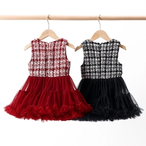 Detalle del corpiño de tweed y la falda tutú de tul a capas en vestidos de princesa para niña