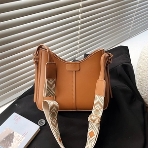 Vintage PU Leather Shoulder Bag For Women Wide Geometric Strap Large Capacity Crossbody Bag Fashion Korean Style Urban Handbag