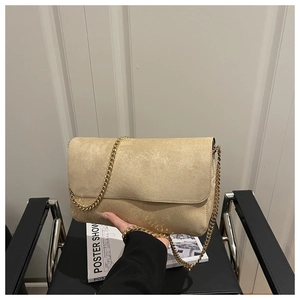 Detail of champagne frosted texture shoulder bag with elegant gold chain strap