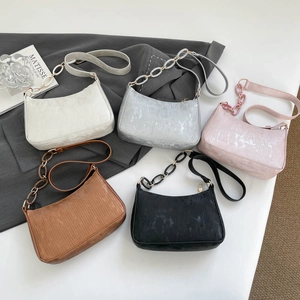 Chic 2025 large shoulder bags with chain detail and crocodile texture in five colors