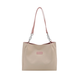 Sac cabas crème avec anses roses, chaîne argentée et étiquette fashion sur fond blanc