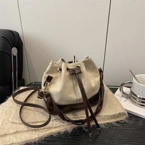 Borsa a Secchiello Retrò da Donna Borsa a Spalla Patchwork a Contrasto Manico Intrecciato Borsa a Tracolla Con Ciondolo Peluche