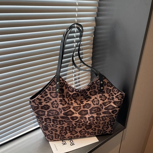 Women's Fashion Leopard Print Tote Bag Large Capacity PU Leather Shoulder Bag Retro Casual Printed Handbag With Metal Lock