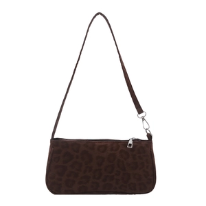 Sac baguette léopard marron foncé en daim synthétique avec fermeture éclair argentée