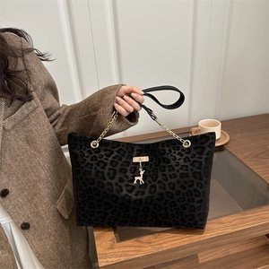 Women Fashion Leopard Print Tote Bag Woolen Fabric Large Capacity Shoulder Bag With Gold Metal Chain And Deer Pendant