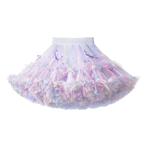 Détail d'une jupe tutu multicouche pour filles avec dégradé macaron et nœuds