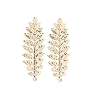 Barrettes à cheveux feuilles dorées avec perles et détails nervurés pour coiffure mariée