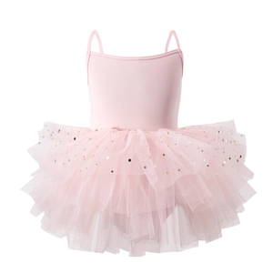 Détail d'un tutu de ballet rose pour filles avec des sequins dorés sur la jupe en tulle