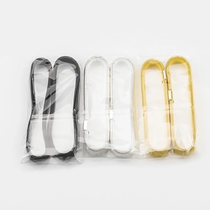 Lot de trois bracelets de manche élastiques en métal noir, argenté et doré