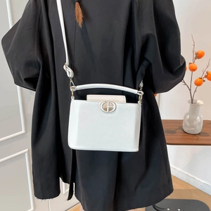 Elegante borsa bianca minimalista in pelle PU con fibbia in metallo argentato