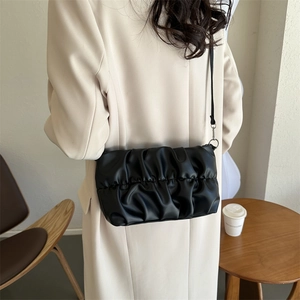 Sac à bandoulière plissé noir chic pour femme, sac à main tendance mode hiver 2025