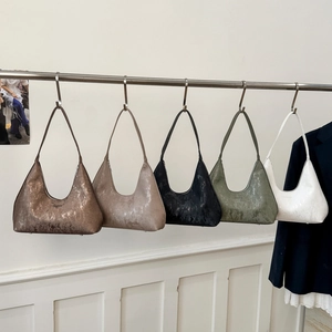 Vintage PU Leather Hobo Underarm Bag For Women Minimalist Vertical Embossed Zipper Shoulder Bag Casual Retro Dumpling Bag