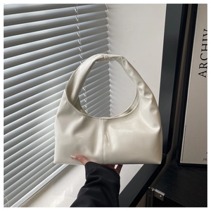 Detail of white PU leather tote bag with vertical stitching and smooth glossy finish