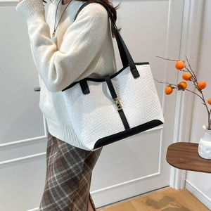 Franse vintage tote tas met witte slangenstructuur en zwarte contrasterende randen