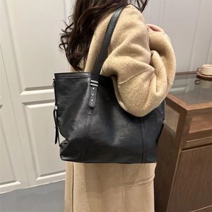 Minimalist black leather tote bag with silver star studs and large capacity for women