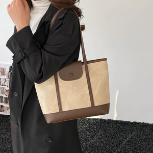 Retro contrast color large capacity tote bag in beige and brown for women's shoulder use