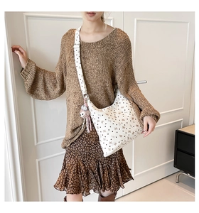 Sac à bandoulière blanc chic avec motifs de nœuds bruns et charmant ours rose