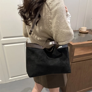 Retro leopard print tote bag in black suede and brown leather handle for women