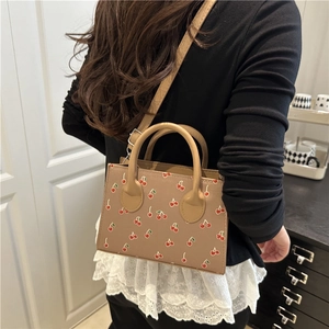 Sac bandoulière carré à motif cerise avec bandoulière réglable pour femmes élégantes