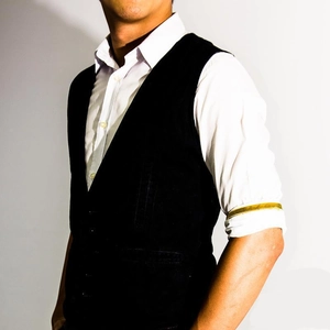 Men's fashion golden spring elastic sleeve garter worn on a white dress shirt and black vest