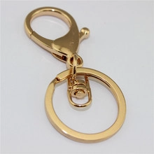 Porte-clés mousqueton doré poli avec anneau rotatif et attache pour porte-clés plat