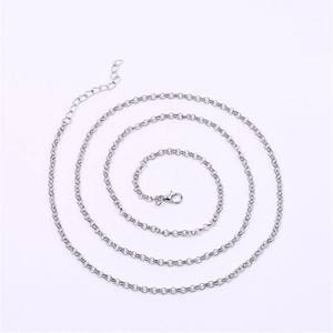 Collana lunga con catena a O argentata, chiusura a moschettone e catenella di estensione