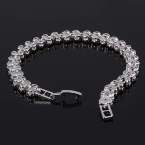 Bracelet de tennis élégant à trois rangées de cristaux romains argentés pour mariées