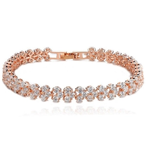 Bracelet entrelacé en or rose avec double rangée de zircons AAA et fermoir pliable