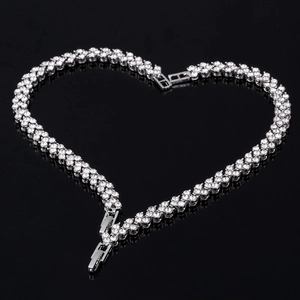 Bracelet élégant en cristal argenté avec deux rangées de zircons AAA en forme de cœur
