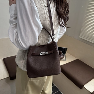 Retro brown lychee pattern bucket bag with silver twist lock and crossbody strap