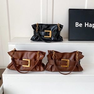 Sac à Épaule Sous-bras Plissé en Cuir PU Vintage pour Femmes Sac Fourre-tout Grande Capacité Avec Chaîne Métallique Boucle Carrée Design Rétro