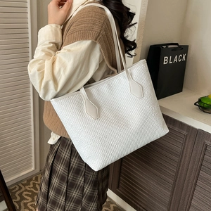 Grand sac cabas blanc à motif crocodile élégant pour un usage quotidien et le bureau
