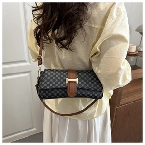 Borsa a tracolla retrò con motivo geometrico, finiture in pelle marrone e fibbia dorata