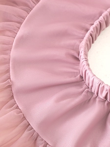 Jupe tutu en tulle rose multicouche avec un design bouffant et un tissu mesh plissé