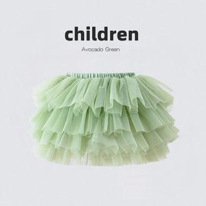 Détail d'un tutu multicouche vert avocat pour enfants avec une taille élastique souple