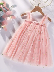 Robe en tulle rose pour fille avec marguerites brodées et bretelles à volants pour l'été