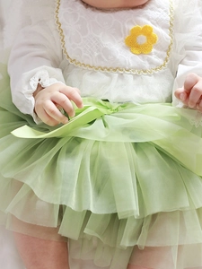 Ensemble robe bébé fille en dentelle avec broderie tournesol et jupon en tulle vert