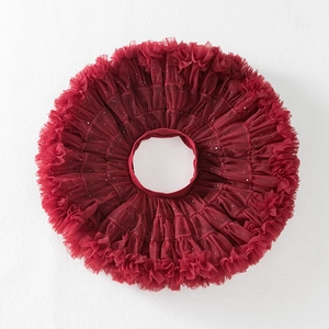 Détail du tutu rouge foncé multicouche avec paillettes étincelantes pour petites filles