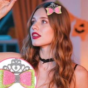 Haarspange mit rosa-grüner Glitzerschleife und silberner Krone für Mädchenparty