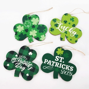 Décoration Suspendue Trèfle en Bois Saint-Patrick Panneau Lettre Lucky Plaid Vert Pendentif Mural Fête Irlandaise