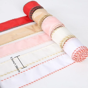 Detail of 3.5cm champagne gold ribbons with metallic wire edges for DIY Christmas decoration