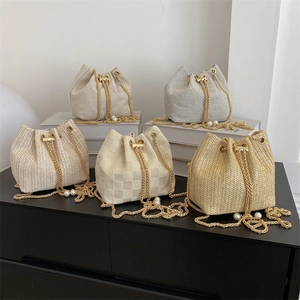 Sac Seau Tissé pour Femme en Paille Tissu Damier Cordon Chaîne en Métal Sac Bandoulière Künstliche Perle Élégant Quotidien Vacances