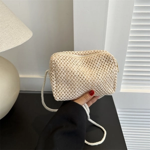 Mini Sac Bandoulière Tissé à la Main pour Femmes Mode Frais Style Pastoral Petit Sac Carré en Paille Minimaliste Vacances