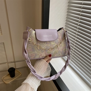 Schicke lila florale Jacquard-Umhängetasche mit goldener Kette und gewebtem Riemen