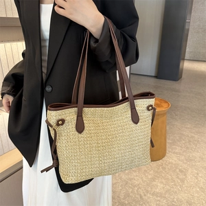 Borsa tote retrò in paglia intrecciata con manici in pelle marrone e dettagli dorati