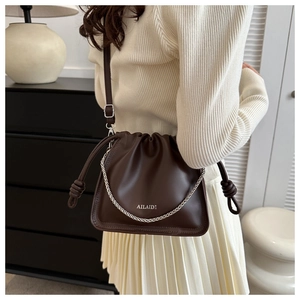 Borsa a secchiello con catena stile coreano casual, borsa a mano plissettata, borsa a tracolla.