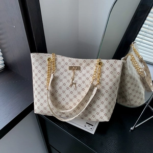 Vintage Geometric Print Large Capacity Tote Bag For Women PU Leather Chain Shoulder Bag With Deer Pendant Daily Commute Handbag