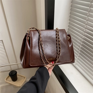 Sac Cabas Vintage en Cuir PU pour Femmes Grande Capacité Rétro Urbain Sac à Bandoulière Mode Navetteur Sac à Main avec Chaîne