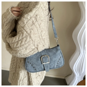 Bolso de hombro retro azul grisáceo con hebilla de metal plateado y remaches laterales